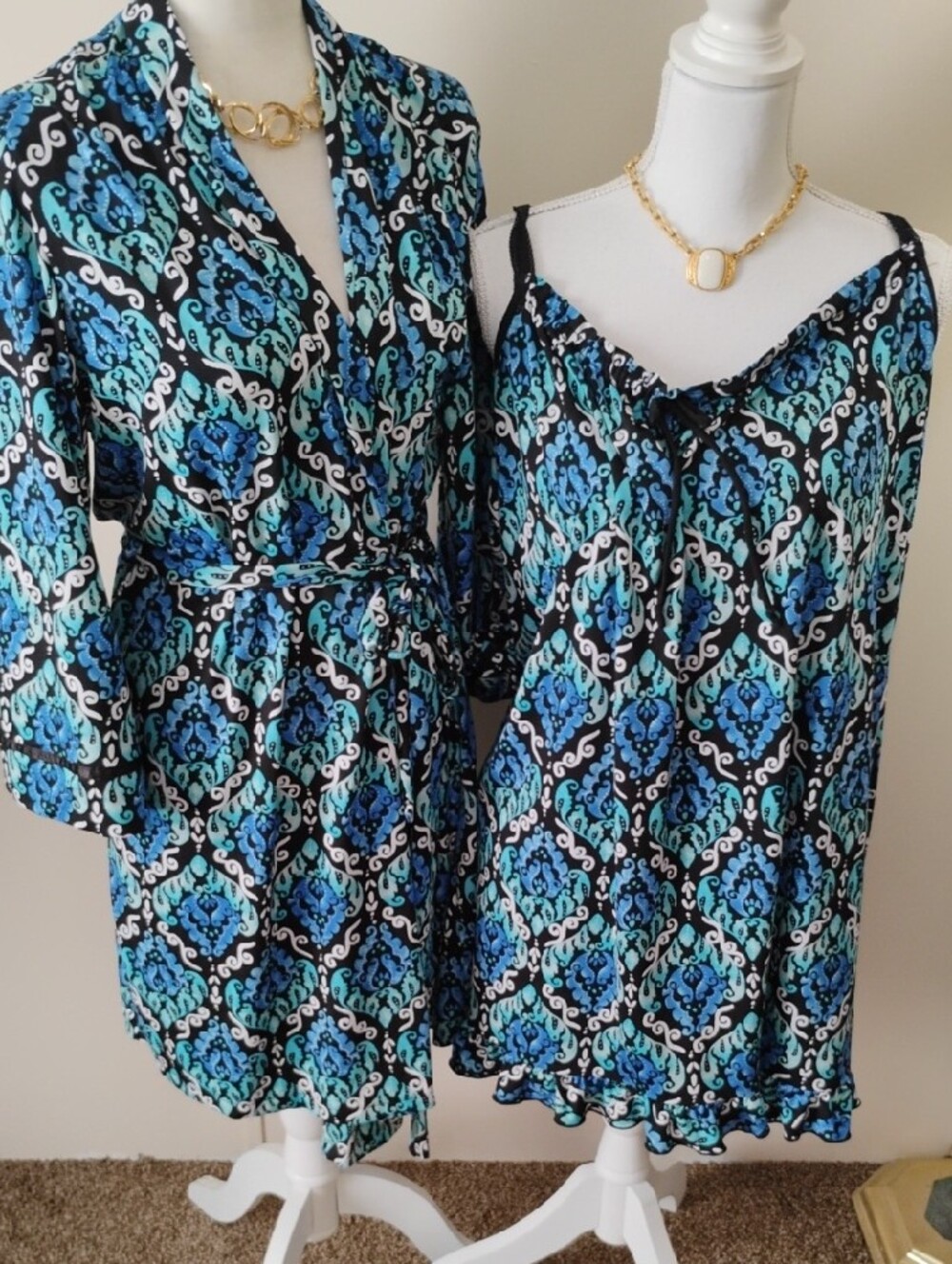 Linea Donatella Nightgown And Robe - Picture 7 of 8